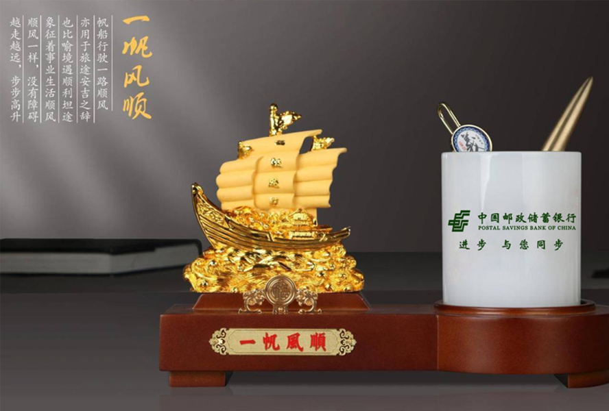 送領(lǐng)導(dǎo)會議禮品筆筒