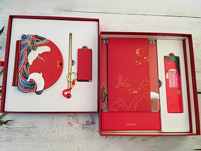 公司年會(huì)活動(dòng)禮品還不會(huì)定制？來(lái)看看一創(chuàng)公司的年會(huì)活動(dòng)禮品