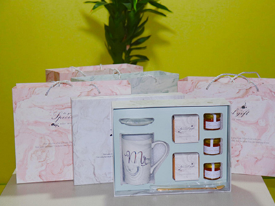 看看這些小公司的員工節(jié)日禮品，可能大公司都沒想到。
